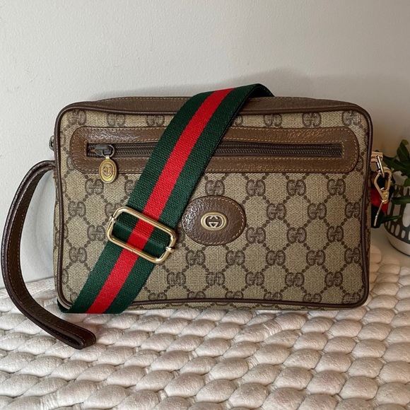 Vintage Gucci clutch
